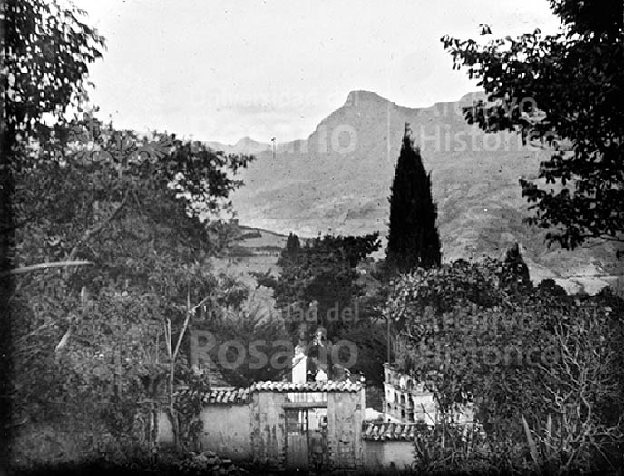 Vista a la entrada de un cementerio