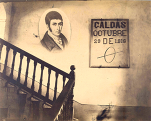 Escalera principal del Claustro, Ca. 1890. AHUR Álbum 01Foto 31  							