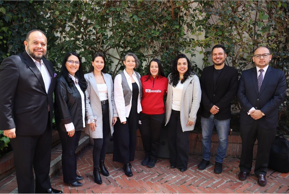 Comité de convivencia laboral. De derecha a izquierda: Javier Eduardo Almanza,  Diego Marcel Gutiérrez,  Cindy Jeanet Caro,  Jenny Alejandra Cubillos, Beira Andrea Aguilar, Paola Reinoso Rodriguez, Diana Del Pilar Dimas y  Javier Eduardo Almanza