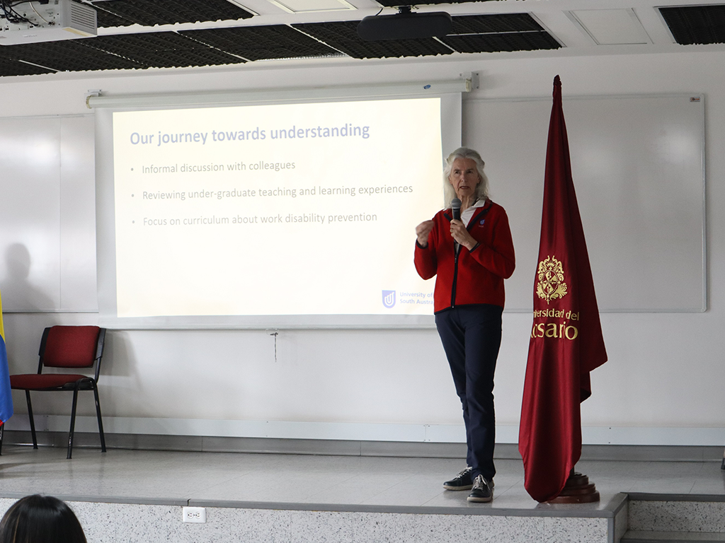 Conferencia de la Dra. Boucaut en el encuentro de egresados del Programa de Fisioterapia.